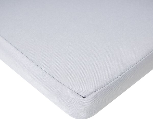 Sada 2 záhradných jedálenských stoličiek svetlé certifikované akáciové drevo svetlosivé podsedáky polyester rustikálny štýl exteriér
