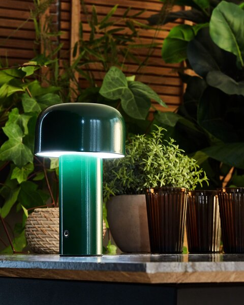 Stolná lampa zelená železo s dotykovým vypínačom nabíjanie cez USB kábel bezdrôtová moderný štýl interiér exteriér
