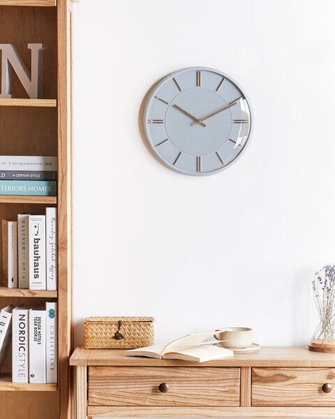 Nástenné hodiny sivé kovové syntetický materiál ø 34 cm glamour dizajn bez číslic doplnky do obývacej izby