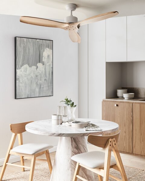 Stropný ventilátor svetlohnedý masívne drevo diaľkové ovládanie 5 stupňov rýchlosti rustikálna tradičná obývacia izba spálňa