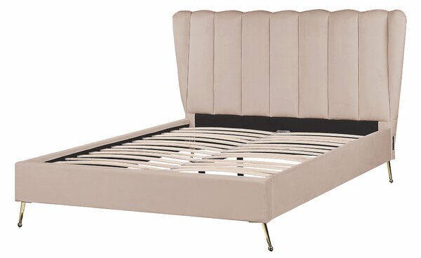 Posteľ sivobéžová zamatové čalúnenie 140 x 200 cm zlaté kovové nohy prešívané čelo s USB portom moderný glamour štýl spálňa
