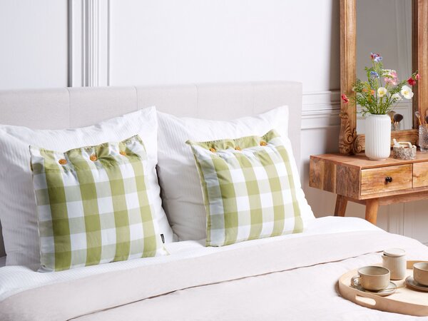 Sada 2 dekoratívnych vankúšov zelená tkanina 45 x 45 cm károvaný vzor štýl chaty textil doplnky