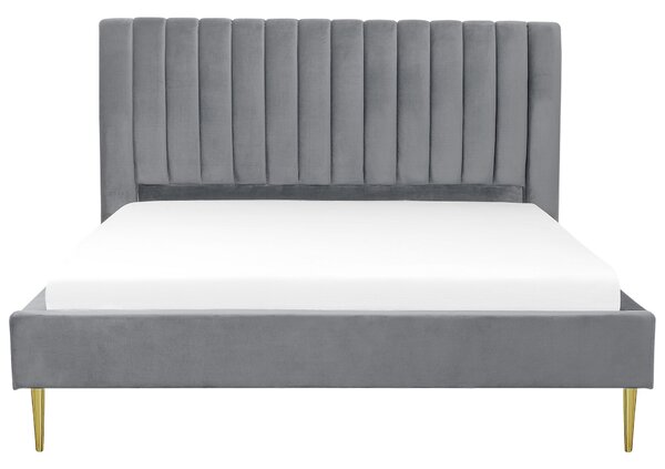 Čalúnená posteľ sivá zamatová 180 x 200 cm lamelový rošt vysoké čelo elegantný dizajn spálňa