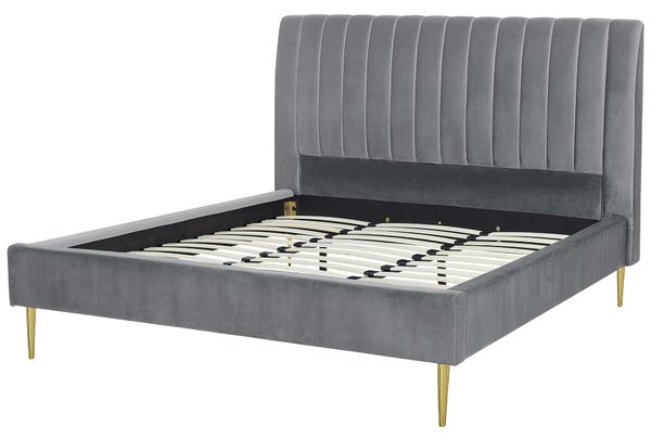Čalúnená posteľ sivá zamatová 180 x 200 cm lamelový rošt vysoké čelo elegantný dizajn spálňa
