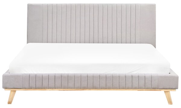Posteľ svetlosivá 180 x 200 cm čalúnený ženilkový rám postele vysoké prešívané čelo spálňa