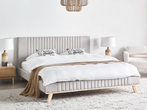 Posteľ svetlosivá 180 x 200 cm čalúnený ženilkový rám postele vysoké prešívané čelo spálňa