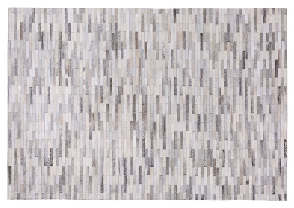Koberec sivý z hovädzej kože 140 x 200 cm ručne vyrobený moderný s nízkym vlasom