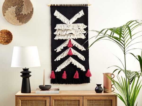 Nástenná dekorácia čierna biela ružová bavlna akryl borovicové drevo pletená ručná výroba so strapcami makramé boho štýl doplnky dekorácie