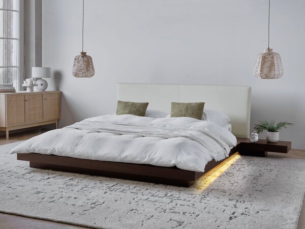Posteľ v japonskom štýle tmavý jaseň 160 x 200 cm nízky drevený rám postele z MDF koženkové čelo LED podsvietenie nočné stolíky