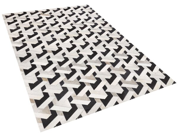 Koberec sivá čierna hovädzia koža 160 x 230 cm geometrický patchwork vzor moderný štýl obývačka spálňa