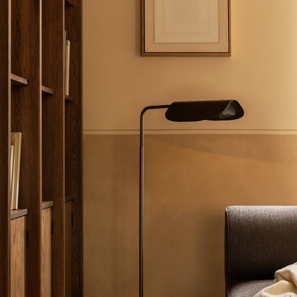 Audo Copenhagen Stojacia lampa Wing, bronzová, výška 113 cm, s nastaviteľnou výškou, Hnedá / staromosadz, Obývacia izba / jedáleň, Hliník, Dizajn, Stojaca lampa