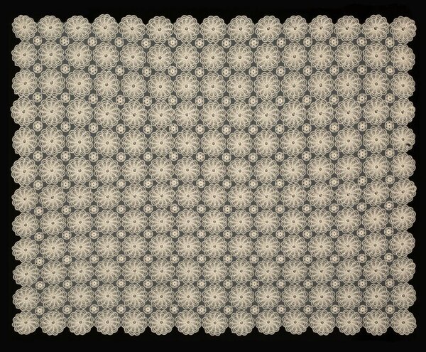 Dekorstudio Vyšívaný obrus SISI 2 140x175cm - svetlobéžový
