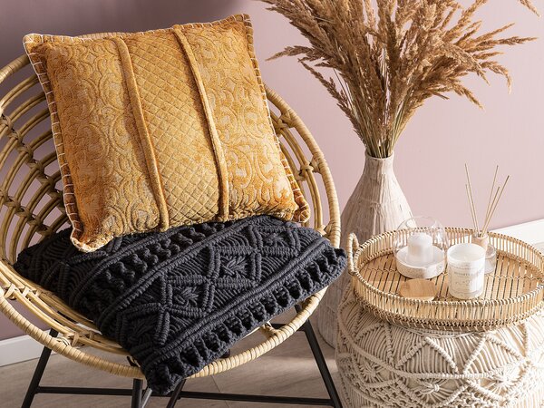 Dekoratívny vankúš žltý so vzorom 45 x 45 cm kvetovaný geometrický vzor retro boho dekoračný doplnok