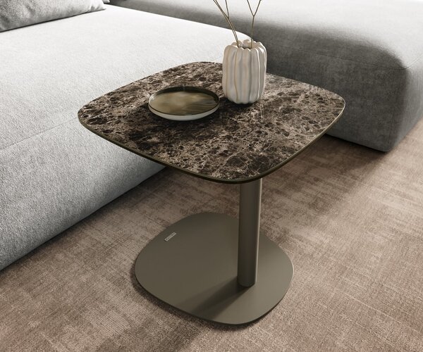 DELIFE Konferenčný stolík Edge zaoblený tvar 50x50 cm keramika Laminam® Emperador Extra Lucidato tmavohnedá Eleny kov titánová farba
