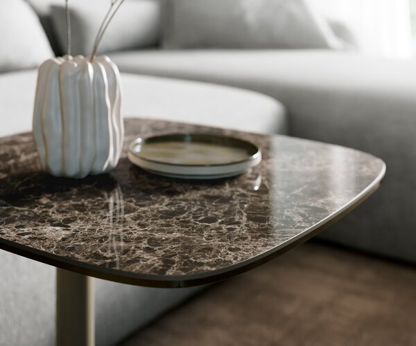 DELIFE Konferenčný stolík Edge zaoblený tvar 50x50 cm keramika Laminam® Emperador Extra Lucidato tmavohnedá Eleny kov titánová farba