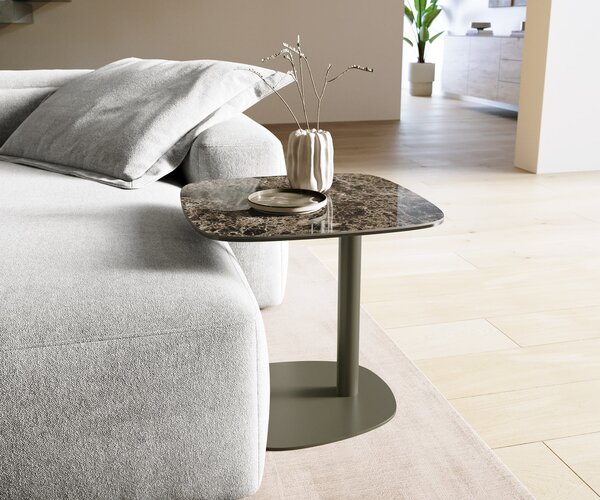 DELIFE Konferenčný stolík Edge zaoblený tvar 50x50 cm keramika Laminam® Emperador Extra Lucidato tmavohnedá Eleny kov titánová farba