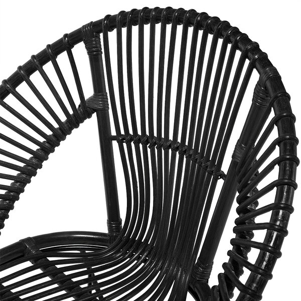 Kreslo čierne ratan prútené čierne kovové nohy dizajnové papasan stolička moderný retro štýl obývačka jedáleň