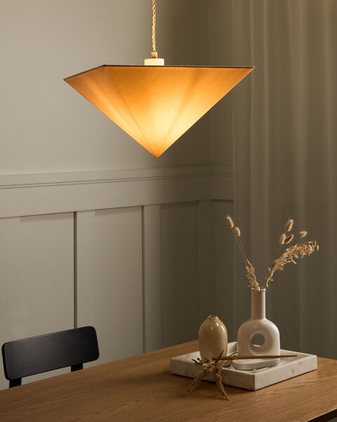 Závesná lampa béžové látkové tienidlo moderný štýl osvetlenie do obývačky a spálne