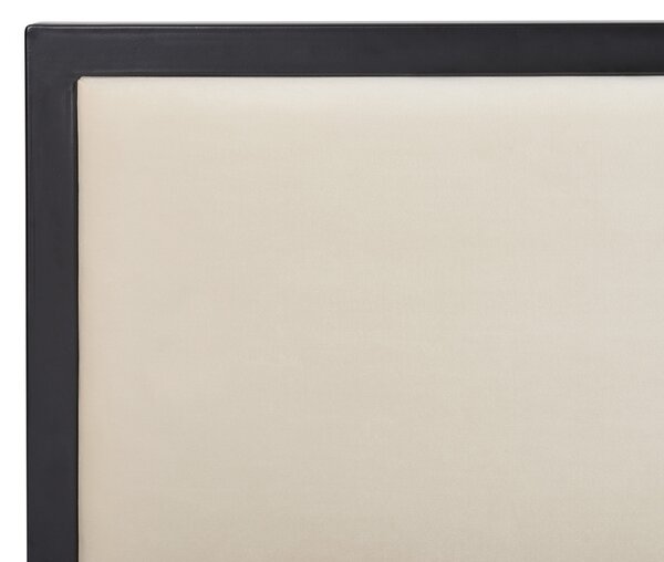 Kovová posteľ čierna 140 x 200 cm rám postele s roštom svetlobéžové čalúnené čelo minimalistický dizajn