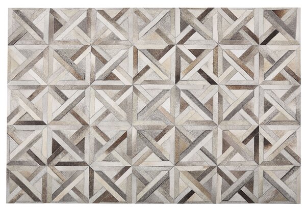 Koberec béžový a hnedý z hovädzej kože 140 x 200 cm patchwork geometrický vzor retro štýl