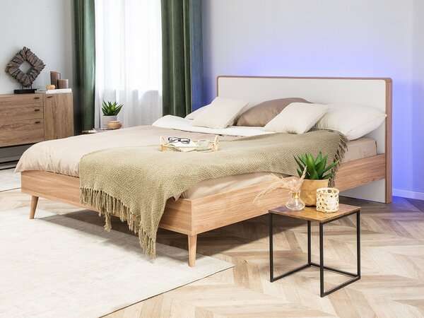 Posteľ svetlé drevo biela MDF 160 x 200 cm s LED osvetlením lamelový rošt s čelom moderný škandinávsky štýl spálňa