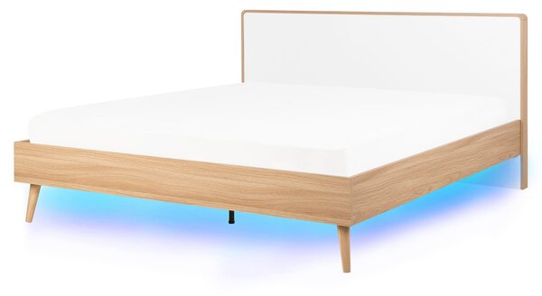 Posteľ svetlé drevo biela MDF 160 x 200 cm s LED osvetlením lamelový rošt s čelom moderný škandinávsky štýl spálňa