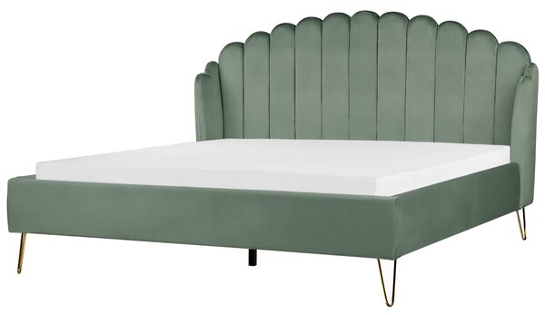 Posteľ zelená zamatová 180 x 200 cm čalúnený rám postele kovové nohy retro dizajn zaoblené prešívané čelo v tvare mušle