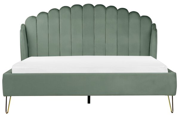 Posteľ zelená zamatová 180 x 200 cm čalúnený rám postele kovové nohy retro dizajn zaoblené prešívané čelo v tvare mušle