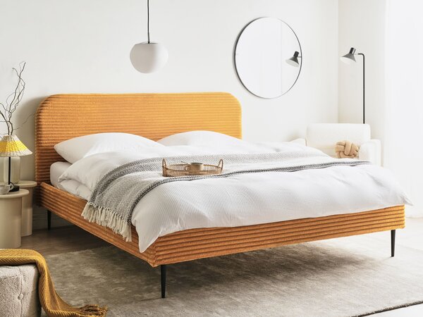 Posteľ oranžová menčestrová 180 x 200 cm čalúnené čelo čierne nohy lamelový rošt minimalistický dizajn