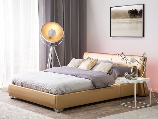 Posteľ zlatá kožené čalúnenie 140 x 200 cm lamelový rošt s LED osvetlením glamour moderný štýl spálňa