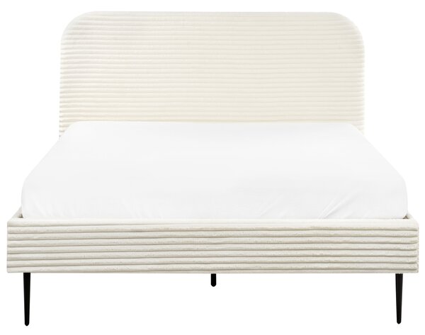 Posteľ krémová biela menčestrová 140 x 200 cm čalúnené čelo čierne nohy lamelový rošt minimalistický dizajn
