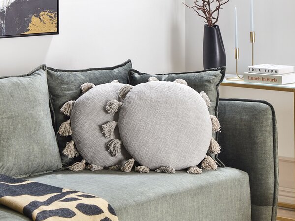 Sada 2 dekoratívnych vankúšov sivá bavlnená okrúhla 45 cm so strapcami moderný boho dizajn bytové doplnky