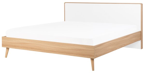 Posteľ svetlé drevo biela MDF 180 x 200 cm s LED osvetlením lamelový rošt s čelom moderný škandinávsky štýl spálňa