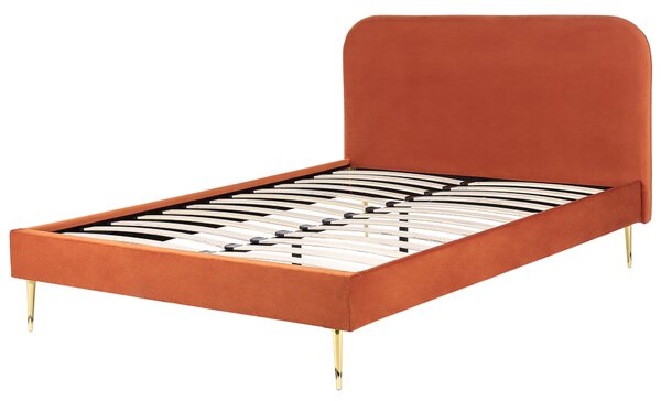 Posteľ oranžová čalúnená zamatová 160 x 200 cm čalúnené čelo zlaté nohy lamelový rošt minimalistický dizajn