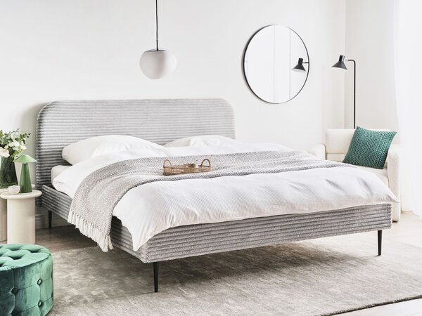 Posteľ svetlosivá menčestrová 180 x 200 cm čalúnené čelo čierne nohy lamelový rošt minimalistický dizajn