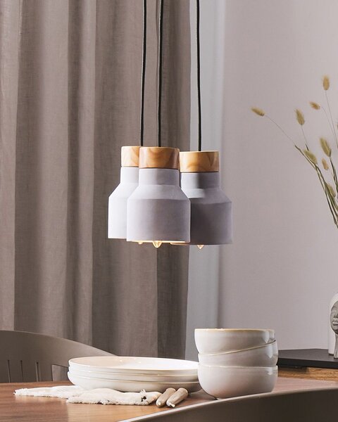 Závesná lampa zo sivého betónu a dreva s 3 lampami v priemyselnom štýle v tvare zvona