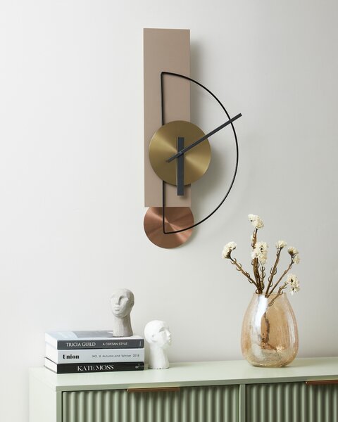 Nástenné hodiny béžové oceľové kovové 31 x 63 cm moderný minimalistický dizajn bez číslic doplnky do obývacej izby