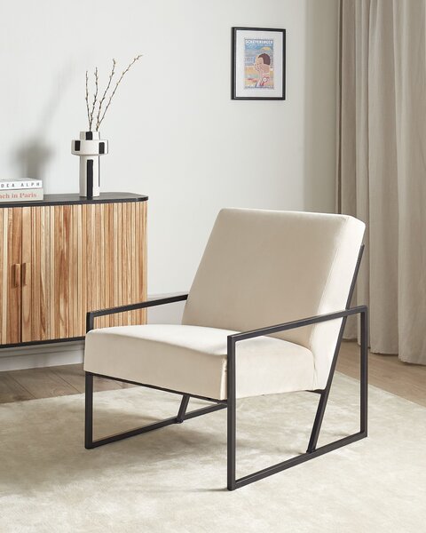 Kreslo svetlobéžové zamatové čalúnené čierny železný rám moderná elegantná obývacia izba