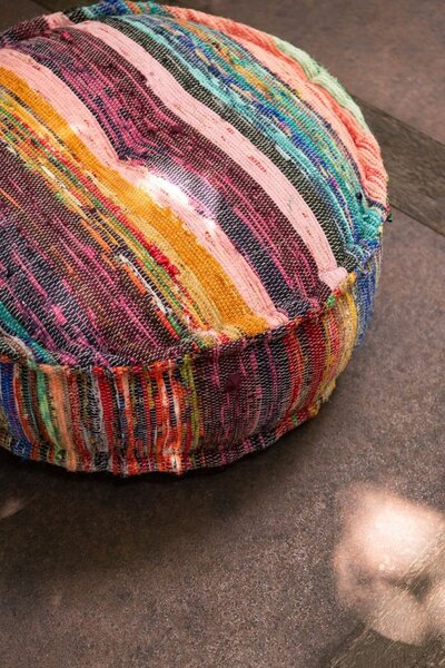 Zlatý guľatý prepletaný puf Crocheted - Ø 48 * 35 cm - J-Line by Jolipa