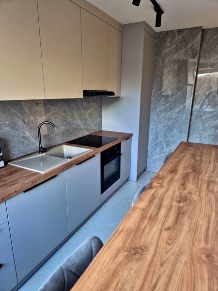 Manufakturaplyt Flexi panel Sivý mramor – lesklý, 280 × 122 cm