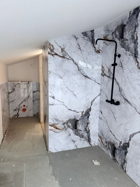 Manufakturaplyt Flexi panel Búrkový mramor – lesklý, 280 × 122 cm