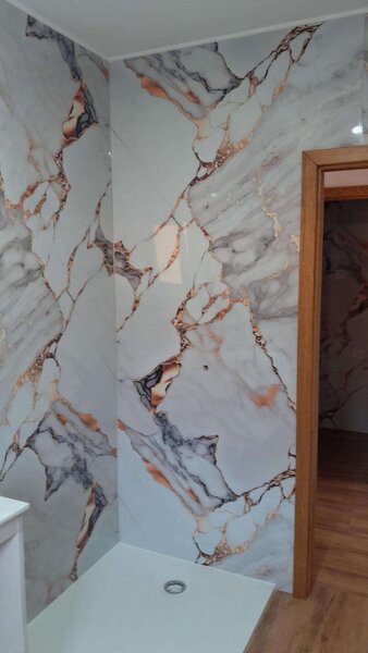 Manufakturaplyt Flexi panel Bielo-zlatý mramor – lesklý, 280 × 122 cm