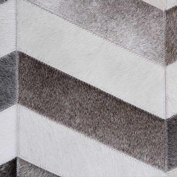 Koberec sivá pravá koža 140 x 200 cm nízky vlas geometrický vzor moderný ručne vyrábaný obdĺžnikový