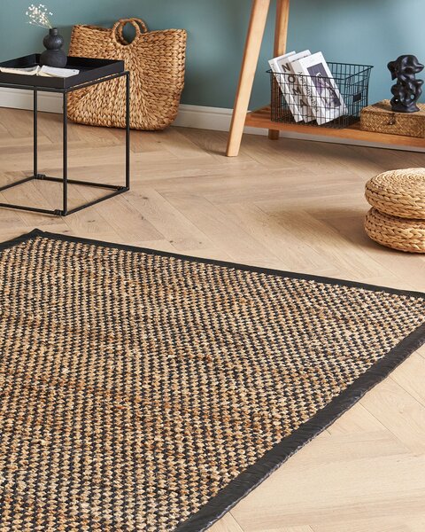 Koberec čierny a béžový juta bavlna koža 140 x 200 cm obdĺžnikový ručne tkaný kockovaný vzor rustikálny tradičný dizajn