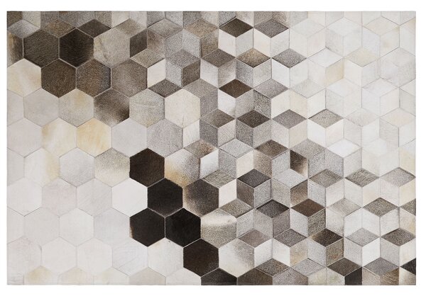 Koberec sivá biela béžová hovädzia koža 160 x 230 cm geometrický patchworkový vzor ručná výroba obdĺžnikový tvar moderný štýl obývačka spálňa