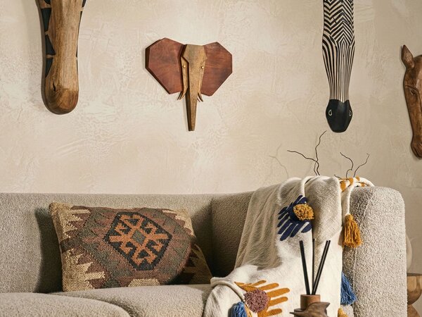 Nástenná dekorácia hnedá mangové drevo závesná v tvare slona ručná výroba boho swahili štýl doplnky