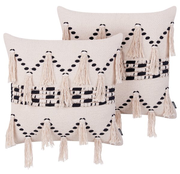 Sada 2 dekoratívnych vankúšov béžová bavlnená 45 x 45 cm so strapcami boho retro dekoratívne doplnky