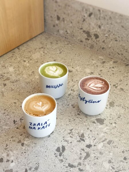 Porcelánový hrnček Miluju 270 ml