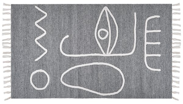 Koberec sivý polyester 80 x 150 cm ručne tkaný obdĺžnikový abstraktný vzor so strapcami boho do interiéru a exteriéru