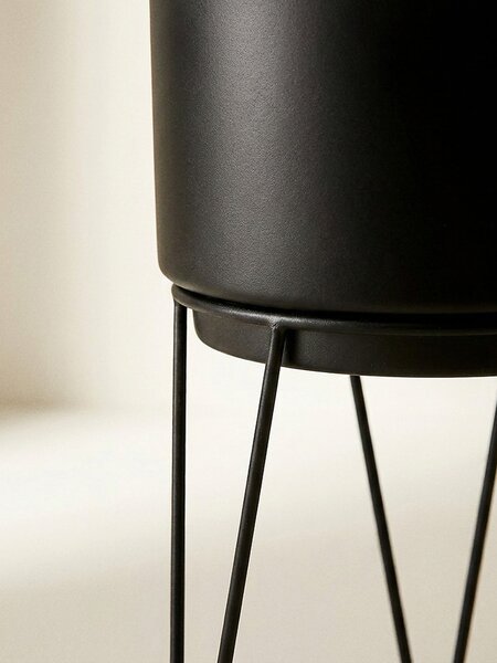 Sinsay - Kovový stojan na kvety na nožičkách - čierna